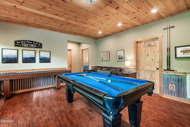 1017 Wiley Oakley Drive, Gatlinburg, TN 37738