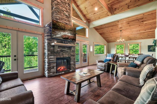 1017 Wiley Oakley Drive, Gatlinburg, TN 37738