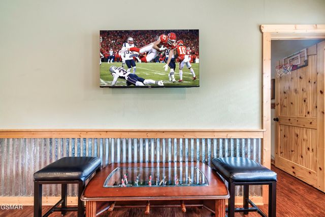 1017 Wiley Oakley Drive, Gatlinburg, TN 37738