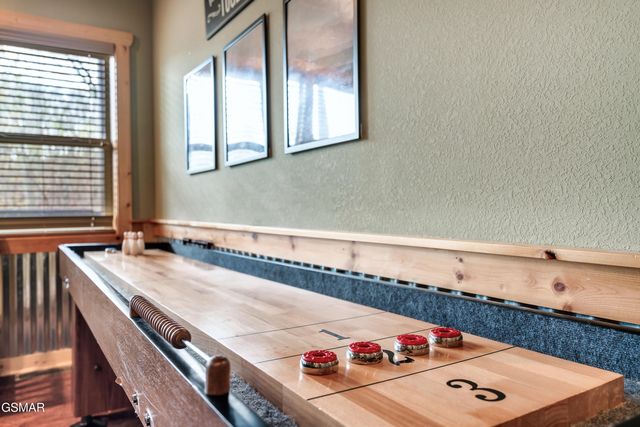 1017 Wiley Oakley Drive, Gatlinburg, TN 37738