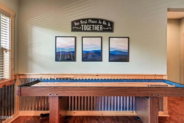 1017 Wiley Oakley Drive, Gatlinburg, TN 37738