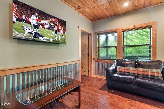 1017 Wiley Oakley Drive, Gatlinburg, TN 37738