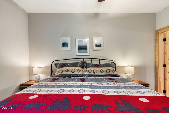 1017 Wiley Oakley Drive, Gatlinburg, TN 37738