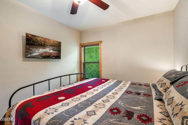 1017 Wiley Oakley Drive, Gatlinburg, TN 37738