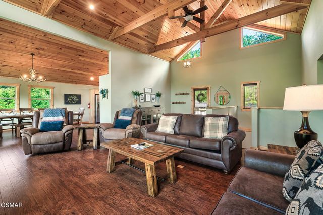 1017 Wiley Oakley Drive, Gatlinburg, TN 37738