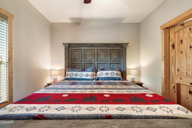 1017 Wiley Oakley Drive, Gatlinburg, TN 37738