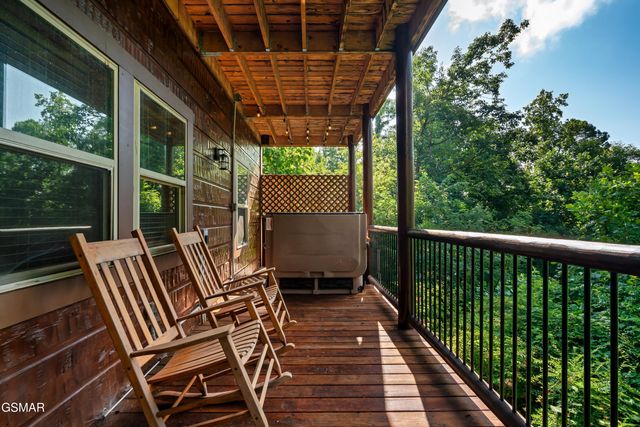 1017 Wiley Oakley Drive, Gatlinburg, TN 37738