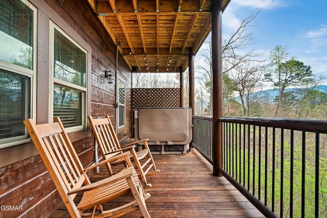 1017 Wiley Oakley Drive, Gatlinburg, TN 37738