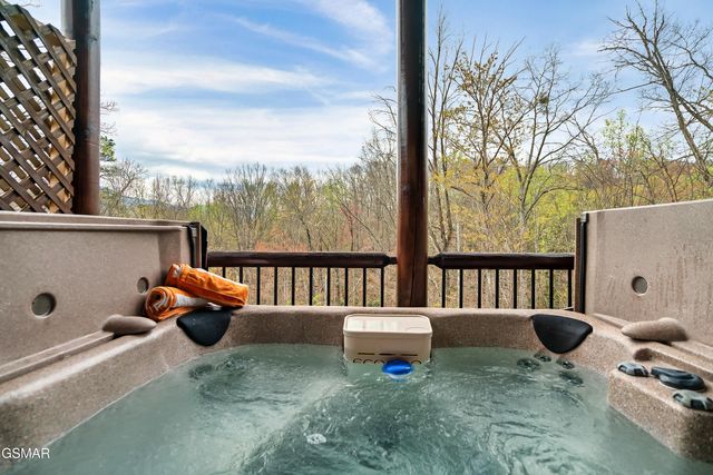 1017 Wiley Oakley Drive, Gatlinburg, TN 37738