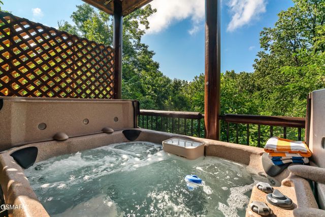 1017 Wiley Oakley Drive, Gatlinburg, TN 37738