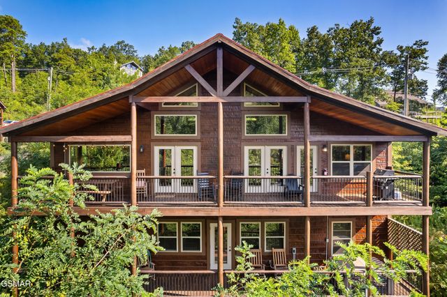 1017 Wiley Oakley Drive, Gatlinburg, TN 37738