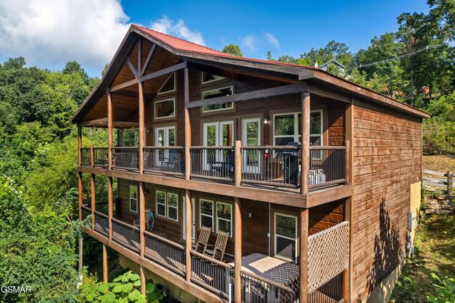 1017 Wiley Oakley Drive, Gatlinburg, TN 37738