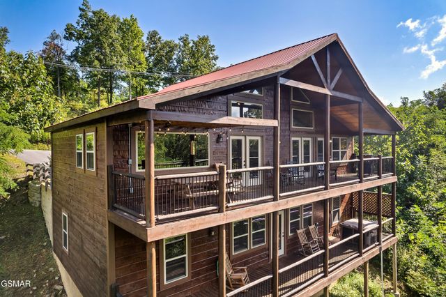1017 Wiley Oakley Drive, Gatlinburg, TN 37738