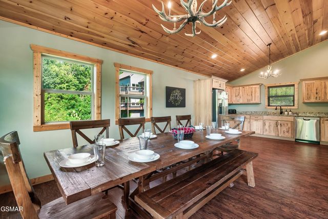 1017 Wiley Oakley Drive, Gatlinburg, TN 37738