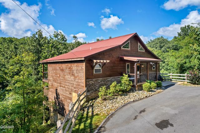 1017 Wiley Oakley Drive, Gatlinburg, TN 37738