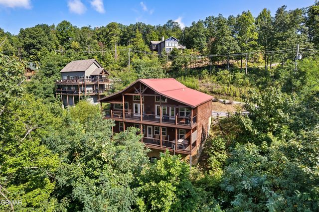 1017 Wiley Oakley Drive, Gatlinburg, TN 37738