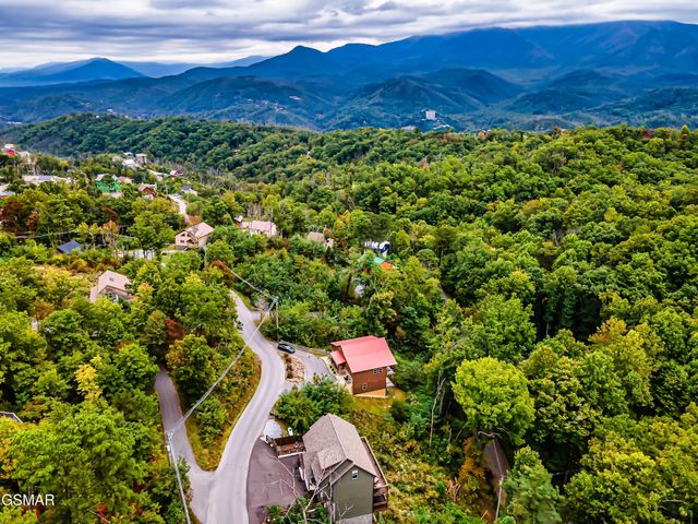 1017 Wiley Oakley Drive, Gatlinburg, TN 37738