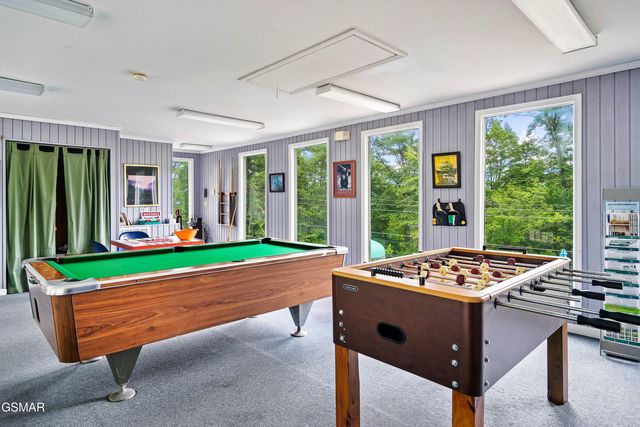 1017 Wiley Oakley Drive, Gatlinburg, TN 37738