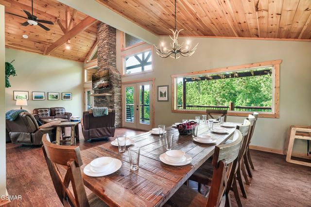 1017 Wiley Oakley Drive, Gatlinburg, TN 37738