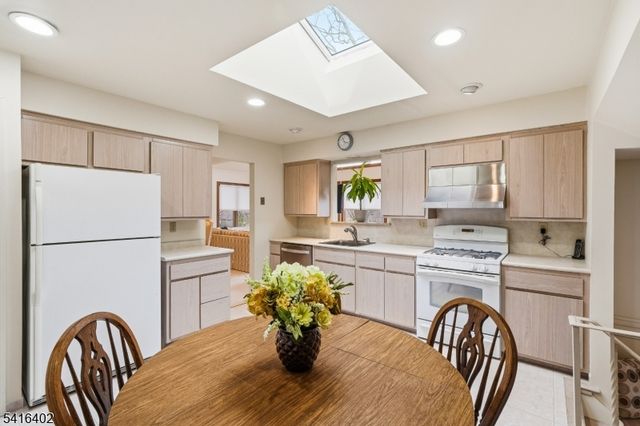 35 Darlington Dr, Wayne Twp., NJ 07470