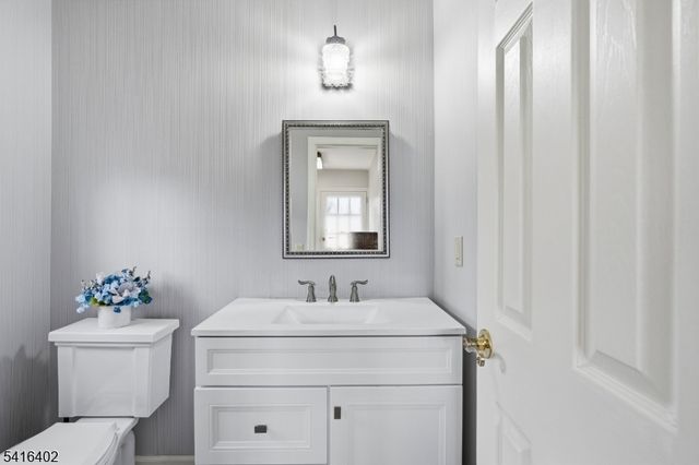 35 Darlington Dr, Wayne Twp., NJ 07470