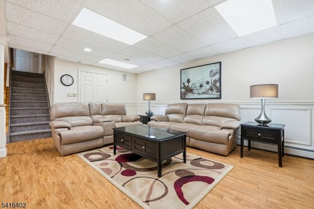 35 Darlington Dr, Wayne Twp., NJ 07470