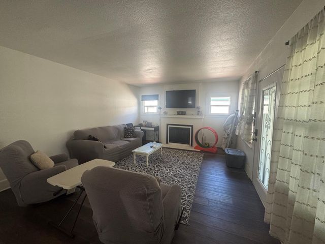 1044 W Harding Way, Stockton, CA 95203