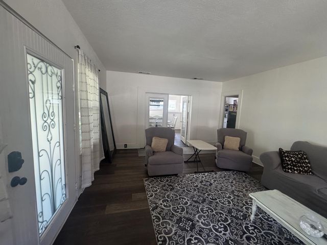1044 W Harding Way, Stockton, CA 95203