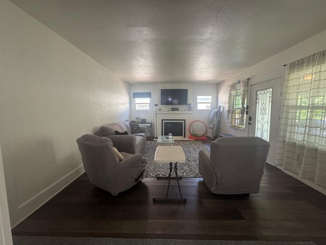1044 W Harding Way, Stockton, CA 95203