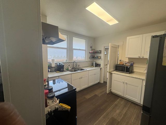 1044 W Harding Way, Stockton, CA 95203