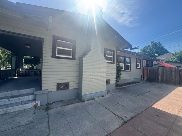 1044 W Harding Way, Stockton, CA 95203