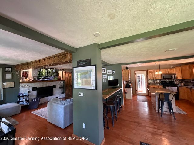 5429 S Waverly Road, Lansing, MI 48911