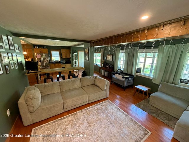 5429 S Waverly Road, Lansing, MI 48911