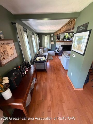 5429 S Waverly Road, Lansing, MI 48911