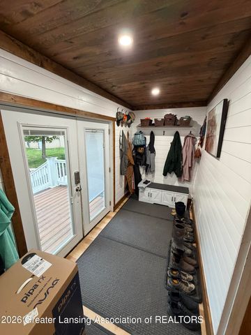 5429 S Waverly Road, Lansing, MI 48911