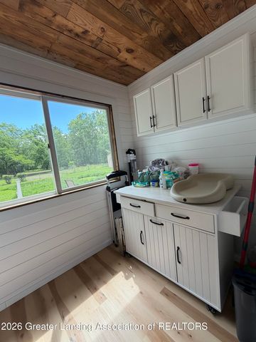 5429 S Waverly Road, Lansing, MI 48911