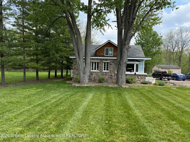 5429 S Waverly Road, Lansing, MI 48911