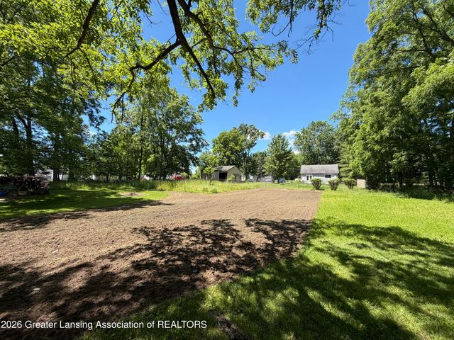 5429 S Waverly Road, Lansing, MI 48911