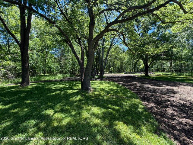 5429 S Waverly Road, Lansing, MI 48911