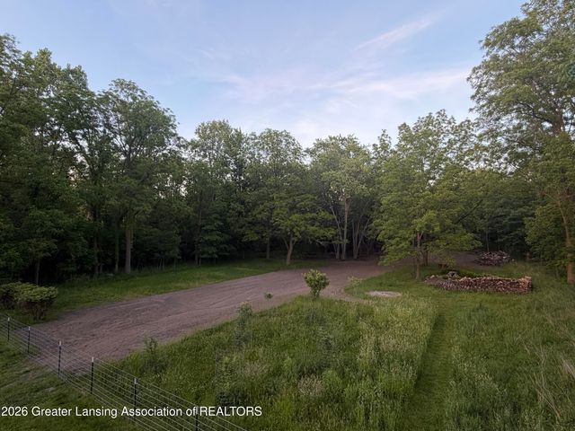 5429 S Waverly Road, Lansing, MI 48911