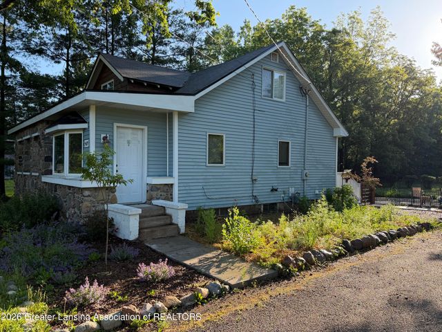 5429 S Waverly Road, Lansing, MI 48911