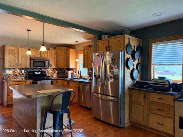 5429 S Waverly Road, Lansing, MI 48911