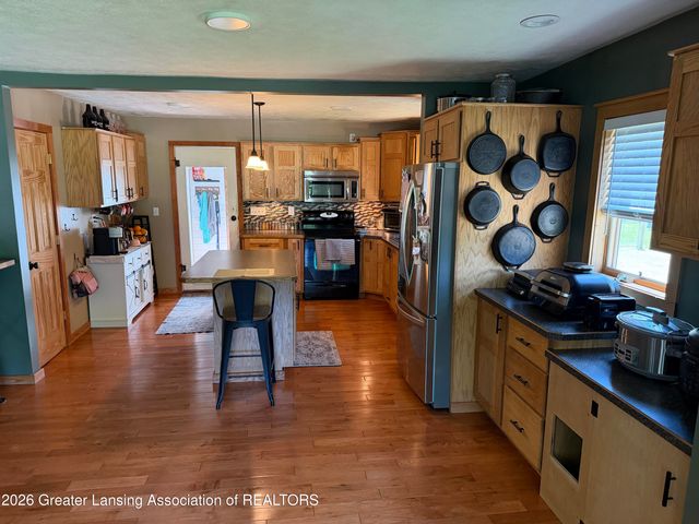 5429 S Waverly Road, Lansing, MI 48911