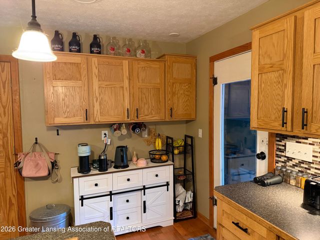 5429 S Waverly Road, Lansing, MI 48911