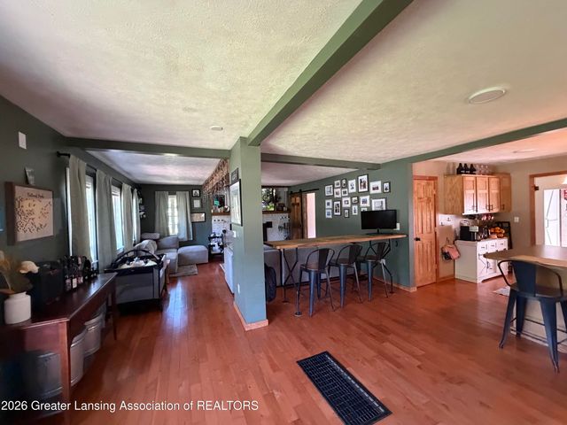 5429 S Waverly Road, Lansing, MI 48911