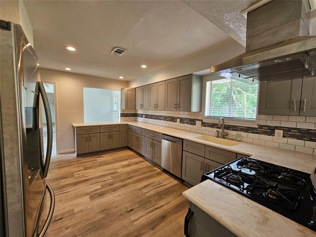 5119 Bayou Drive, Dickinson, TX 77539