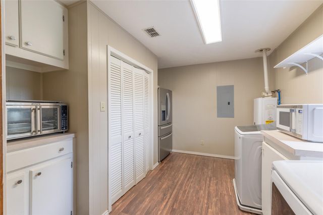 1192 County Road 138, Giddings, TX 78942