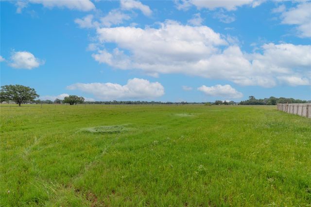 1192 County Road 138, Giddings, TX 78942