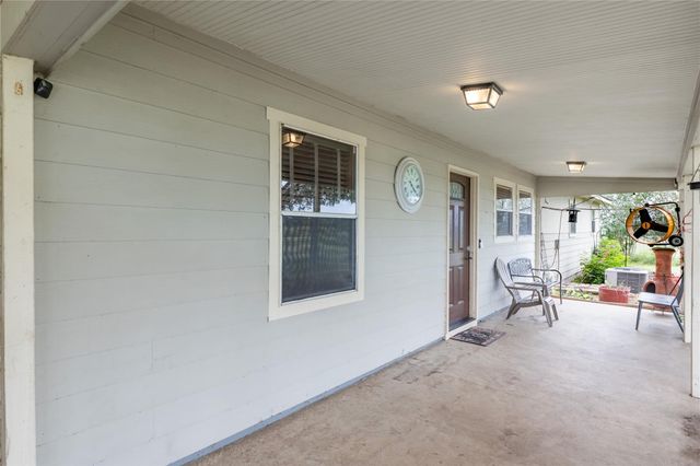 1192 County Road 138, Giddings, TX 78942