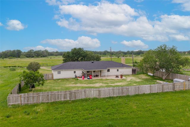 1192 County Road 138, Giddings, TX 78942